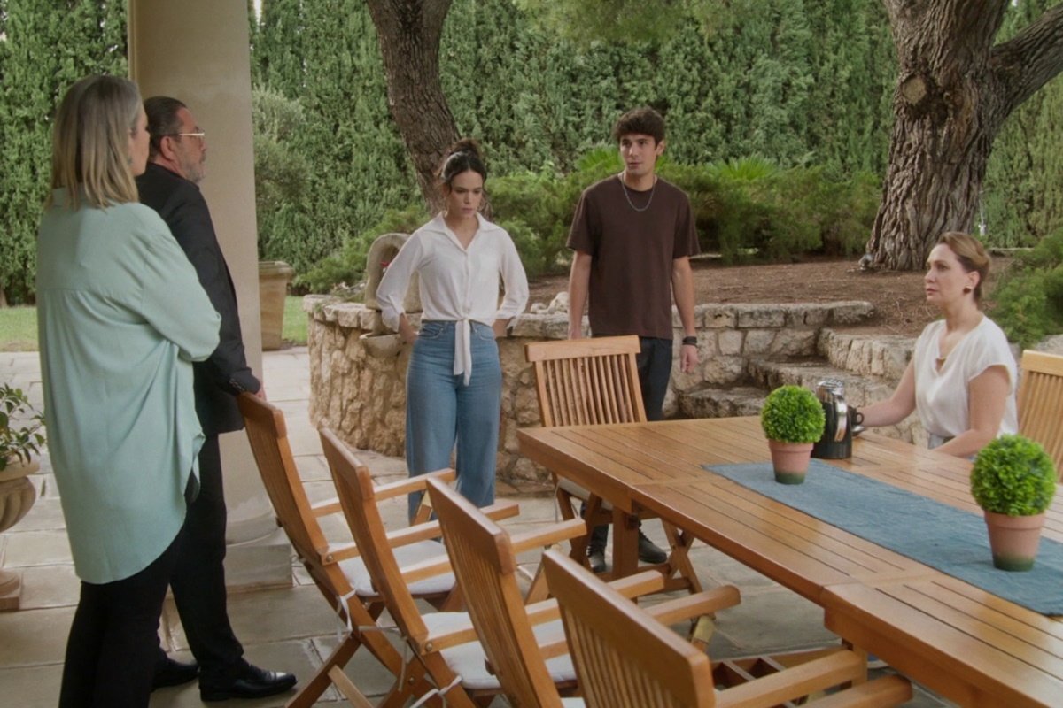 Να μ’ αγαπάς 13/11: Ο Χάρης αναλαμβάνει να διώξει τα δίδυμα απ’ το σπίτι