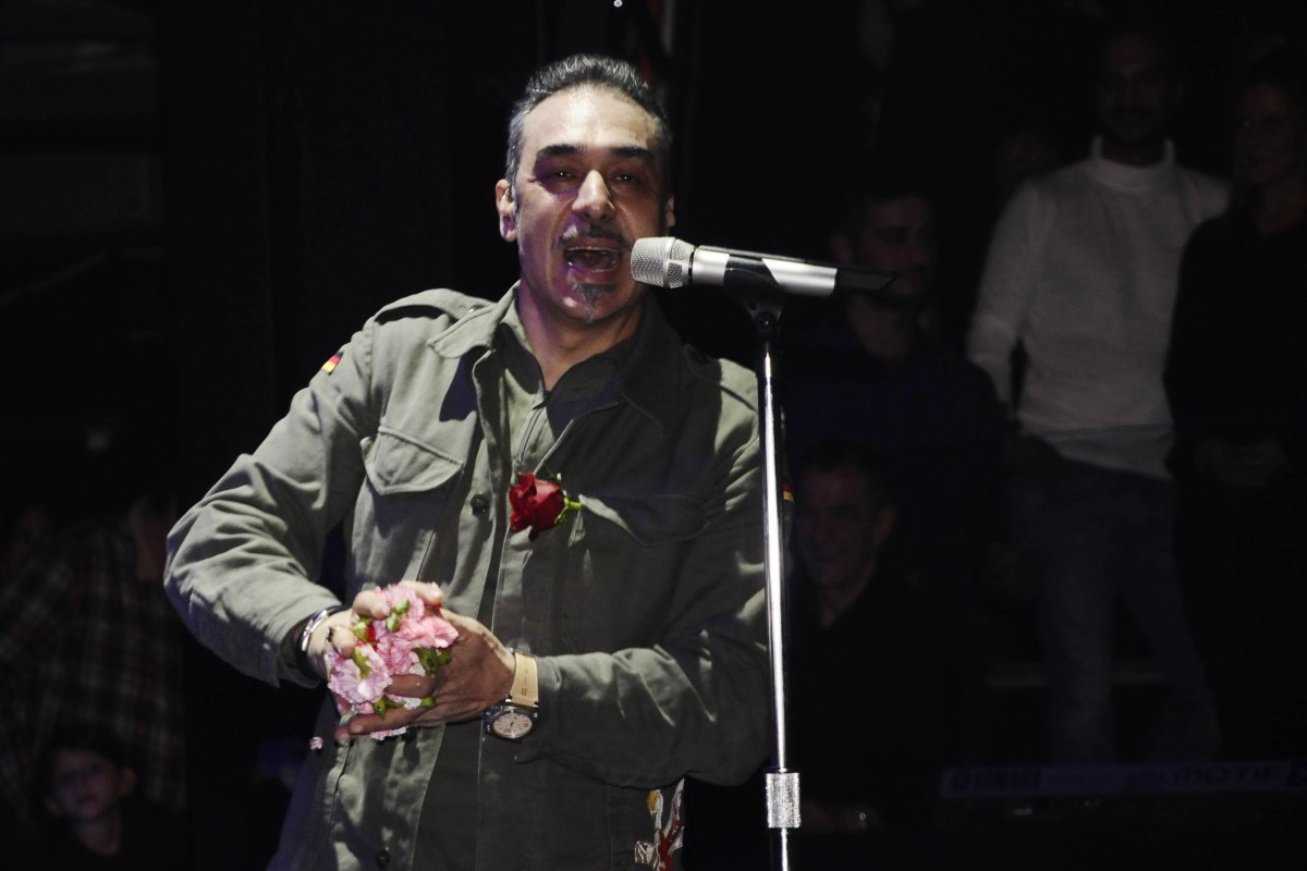 Νότης Σφακιανάκης: Συγκλονίζει ο μπασίστας του – «Δεν ξέρω πόσο θα αντέξει, θα σκάσει κι αυτός κάποια στιγμή»