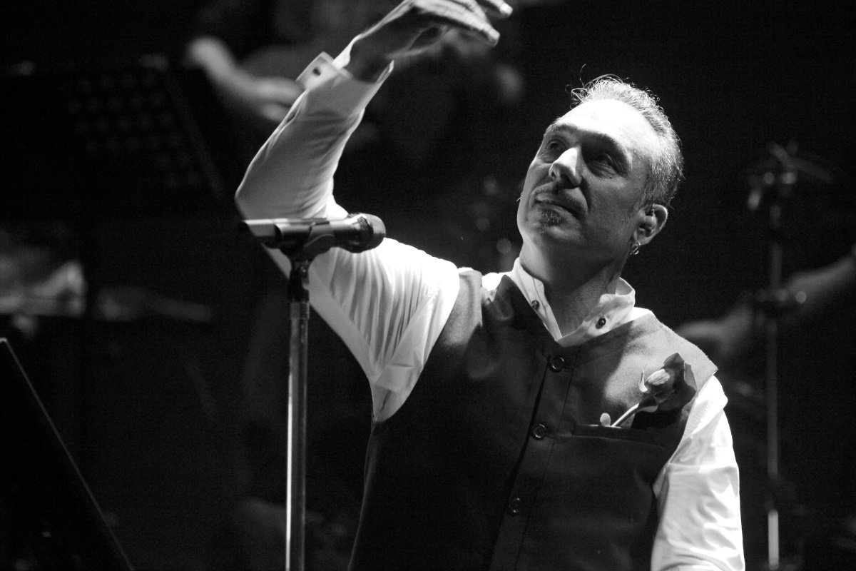 Σε σοκ ο Νότης Σφακιανάκης: Βουβός μετά τον θάνατο της συζύγου του, Κίλι – Στην Αθήνα ο γιος του