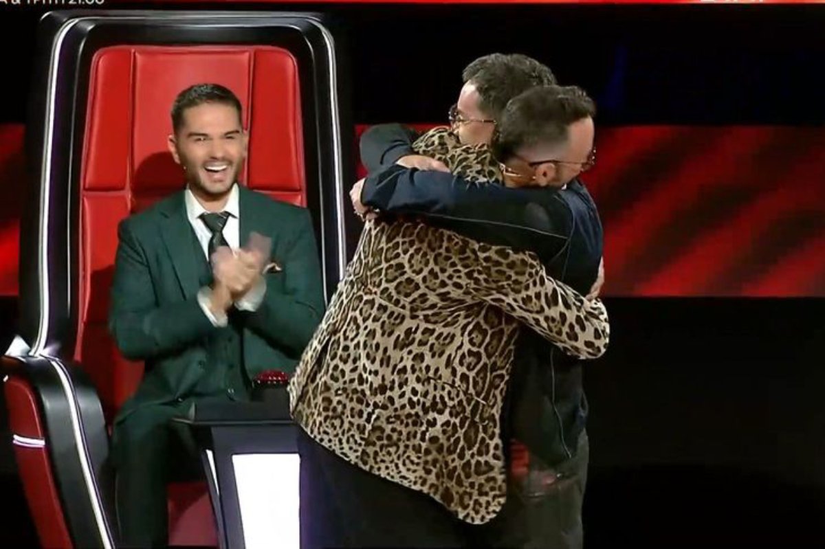 The Voice: Επικό ντουέτο Μαζωνάκη – Μουζουράκη με το «Άπονη καρδιά» του Πάριου