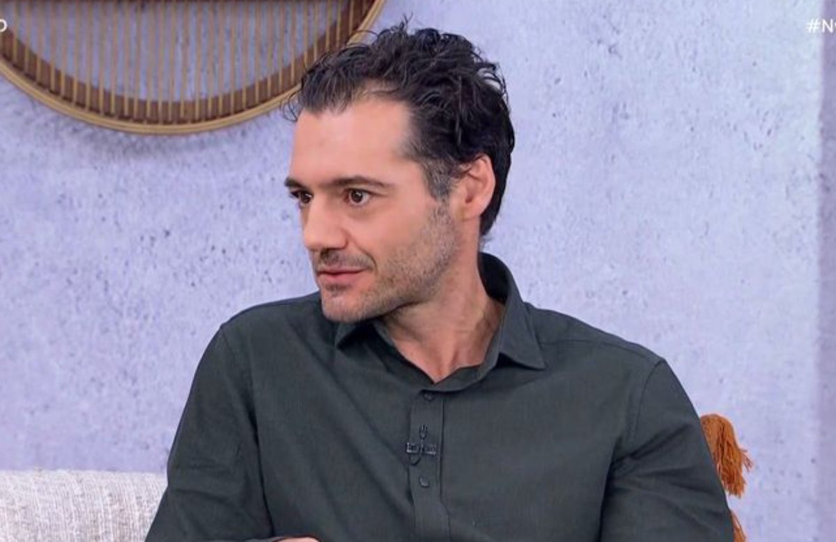 Θάνος Τοκάκης: «Κρατάω απόσταση από το θέατρο γιατί θέλω να μπω πιο βαθιά στο σινεμά»