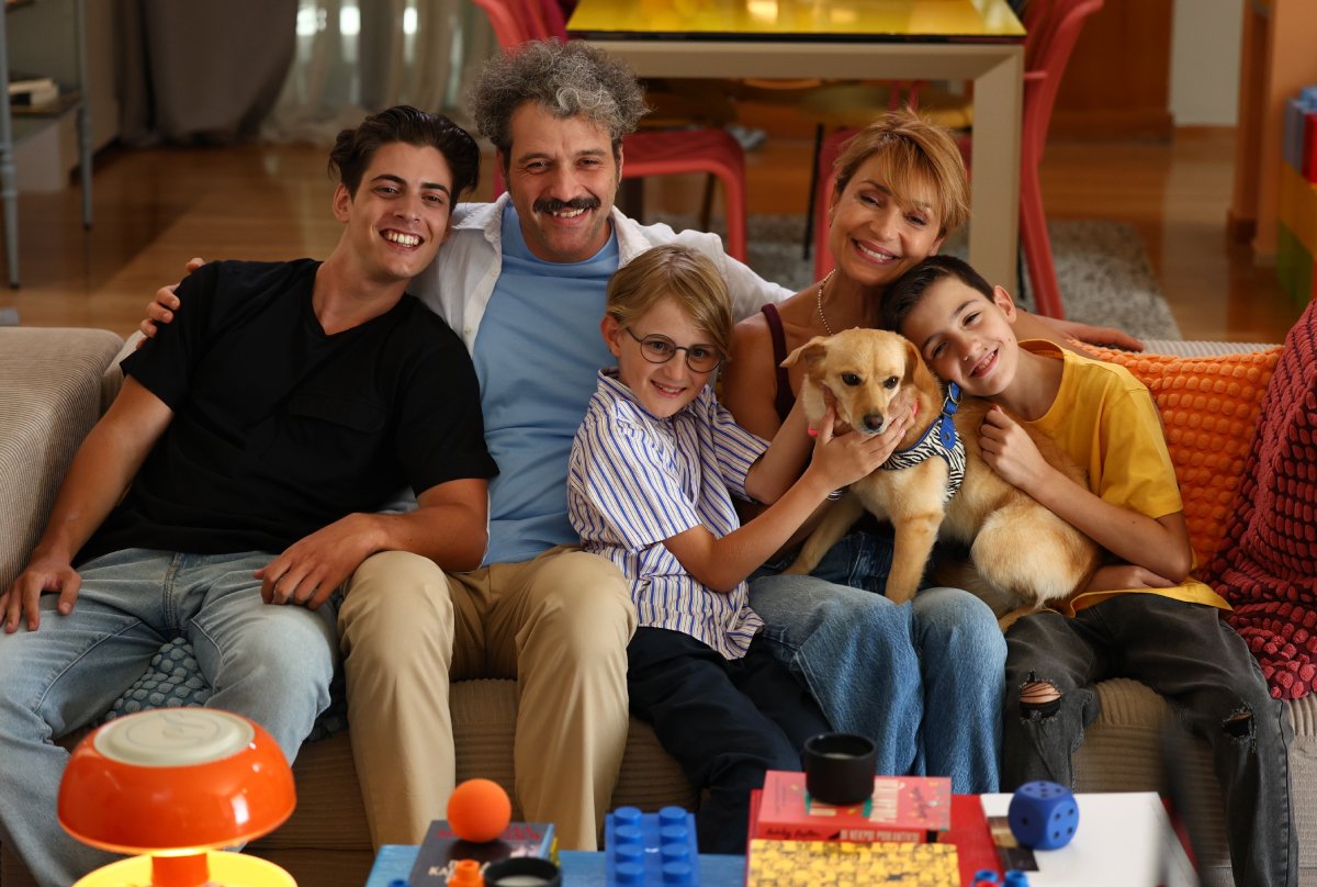 Τρομεροί γονείς 29/11: H οικογένεια επιστρέφει από τα ψώνια και ανακαλύπτει πως το σπίτι τους είναι λεηλατημένο από ληστές!