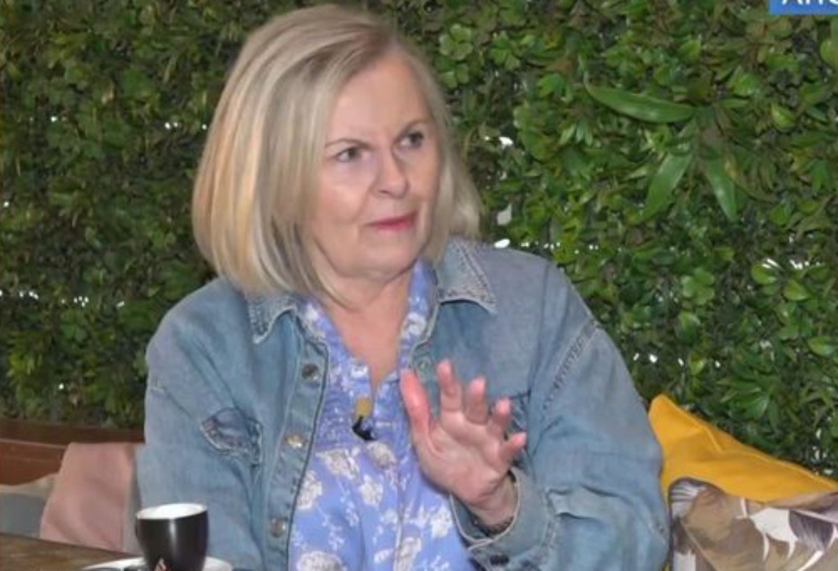 Άννα Χατζησοφιά: «Η κωμωδία πάσχει – Κάποιες κωμικές σειρές απευθύνονται σε άλλη χώρα»