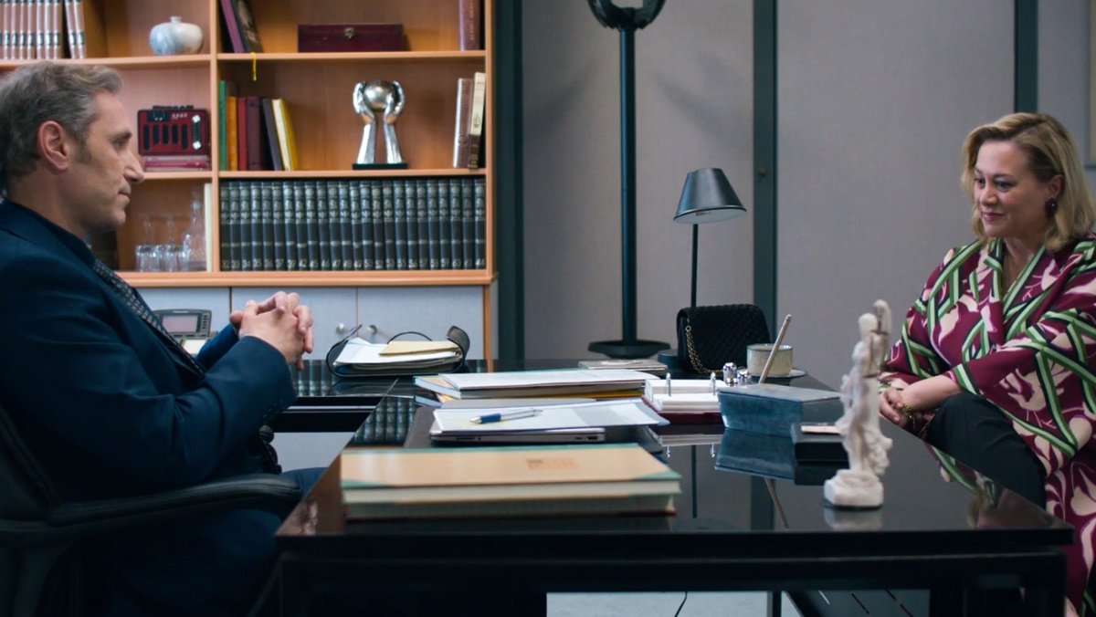 Παιχνίδια Εκδίκησης – Χ: «Βάνα έχεις γίνει η παπαδιά του Καφέ της Χαράς»