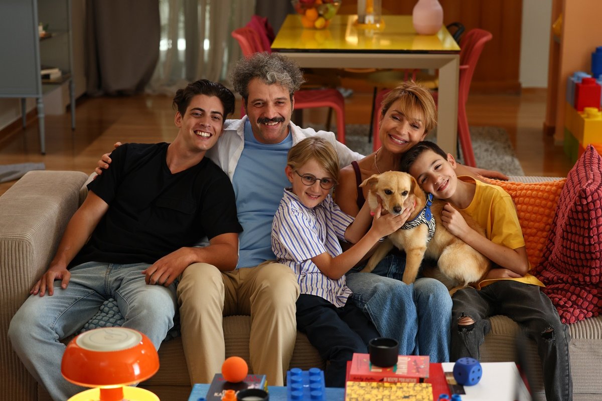 Τρομεροί γονείς 30/11: Η οικογένεια ανακαλύπτει το σπίτι τους λεηλατημένο από ληστές