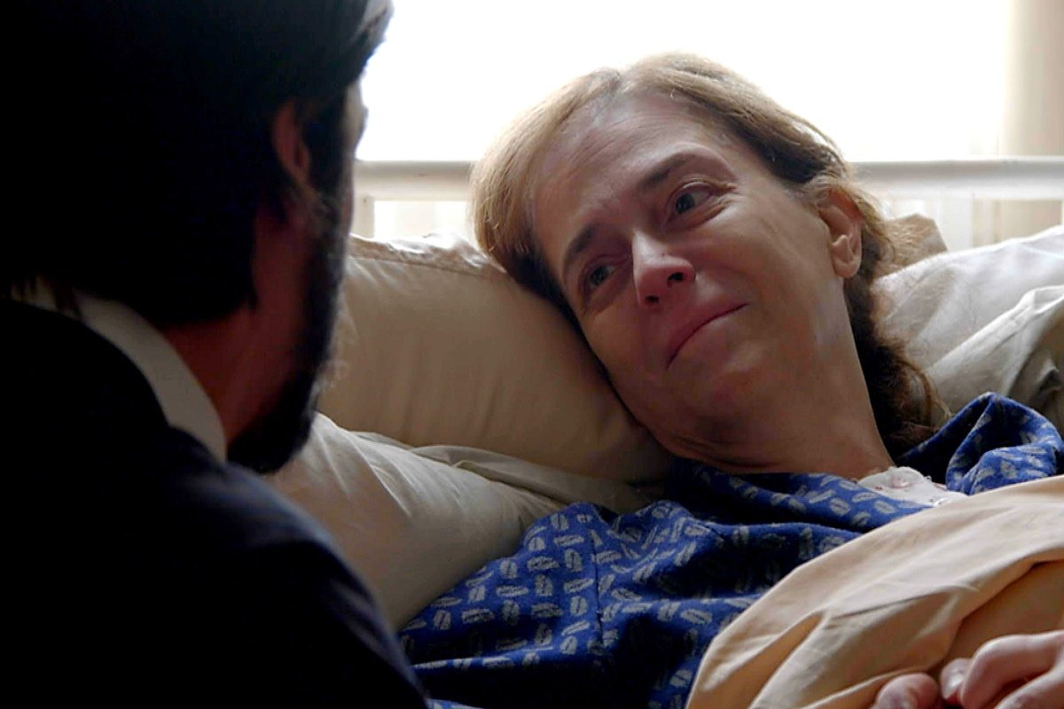 Άγιος έρωτας 22/12: Η Πετρούλα αφήνει την τελευταία της πνοή στα χέρια του πατέρα Νικόλαου κι αυτός…