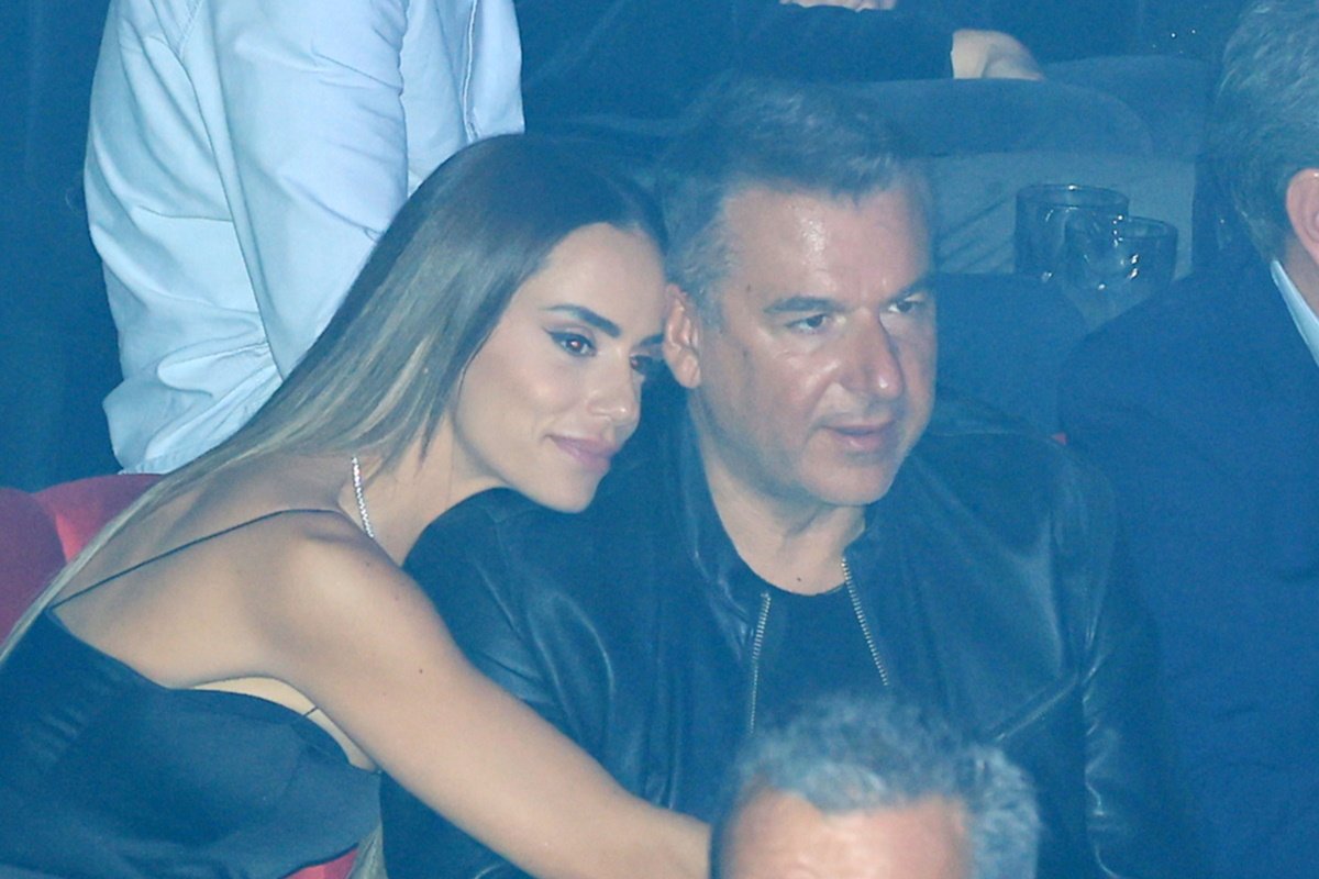 Γιώργος Λιάγκας: Τρυφερές αγκαλιές με τη Μαρία Αντωνά στα μπουζούκια! – Δείτε φωτογραφίες