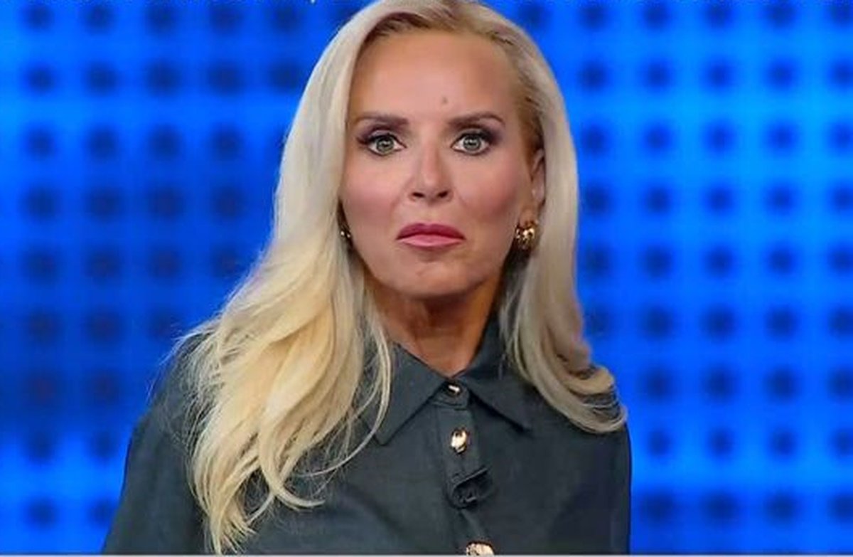 The Chase: Άφωνη η Μπεκατώρου με την ερώτηση για τον προπονητή ποδοσφαίρου που έχει πάρει 115 εκ. ευρώ από αποζημιώσεις