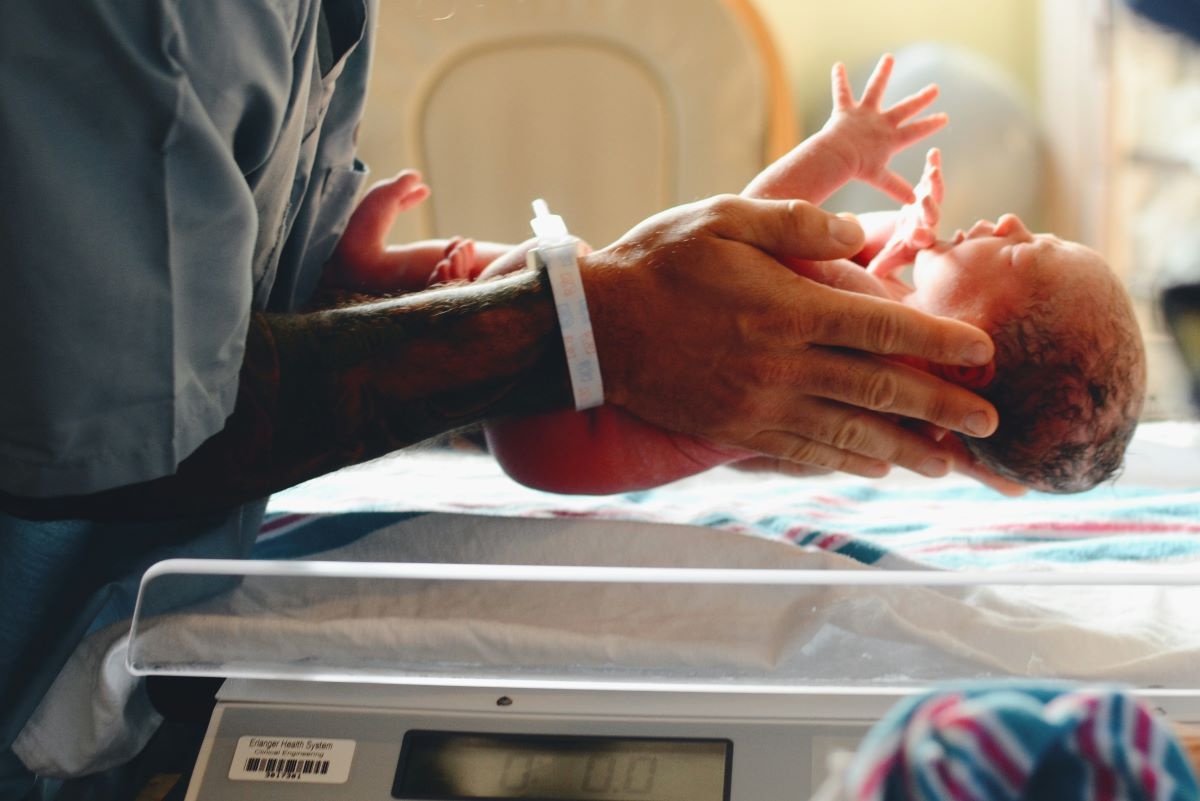 18 παιδιά γεννήθηκαν στην Ελλάδα από Δανό δότη με γονίδιο καρκίνου