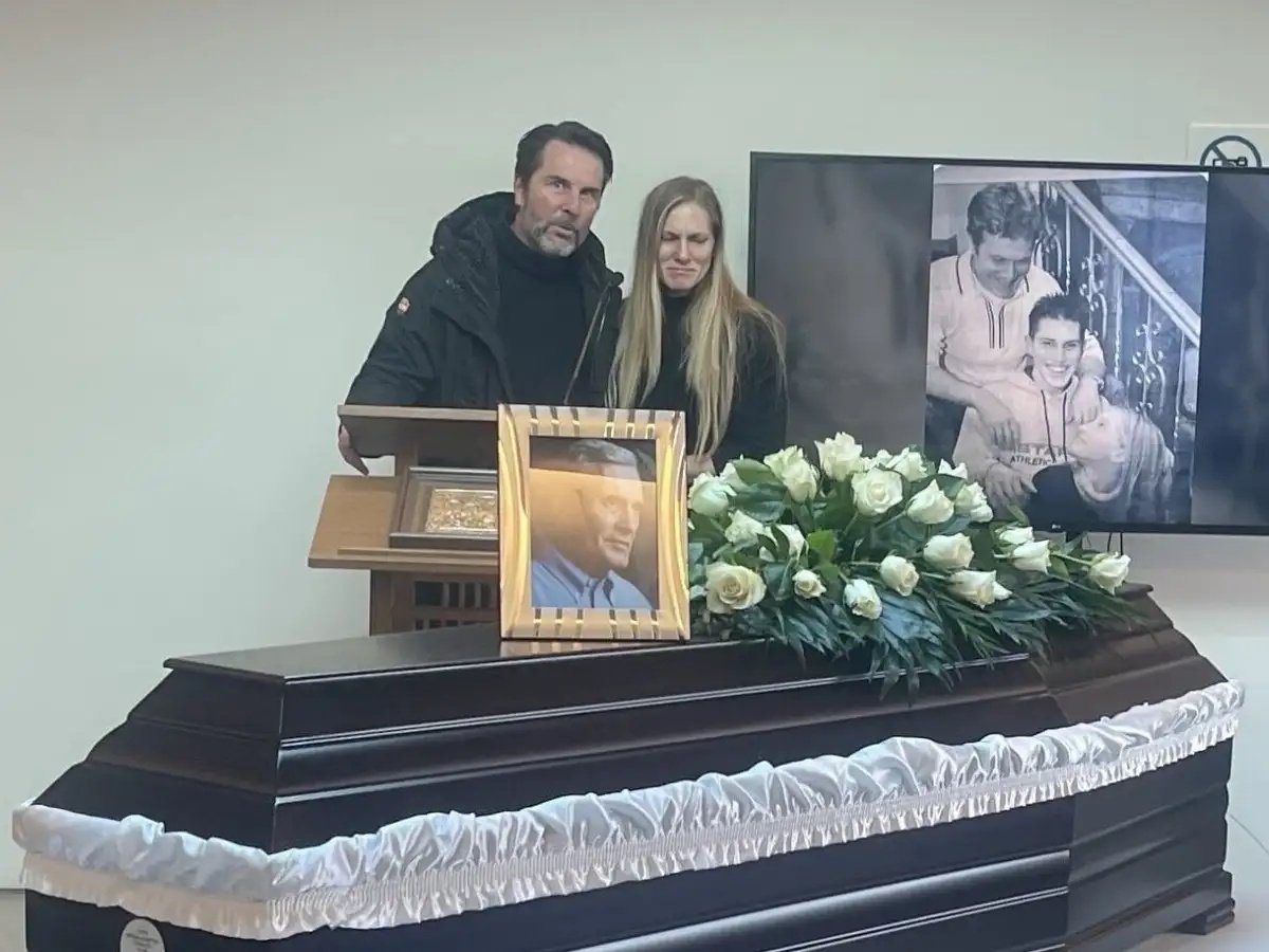Αλπέρτο Εσκενάζυ: Βαθιά θλίψη στο τελευταίο αντίο – Συντετριμμένη η κόρη του Σάρα