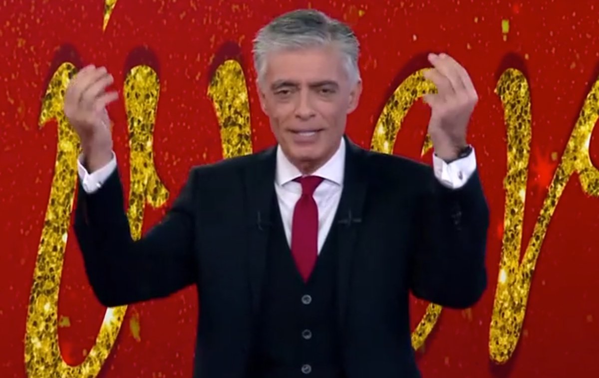 Νίκος Ευαγγελάτος: Ευχήθηκε Καλά Χριστούγεννα στη νοηματική