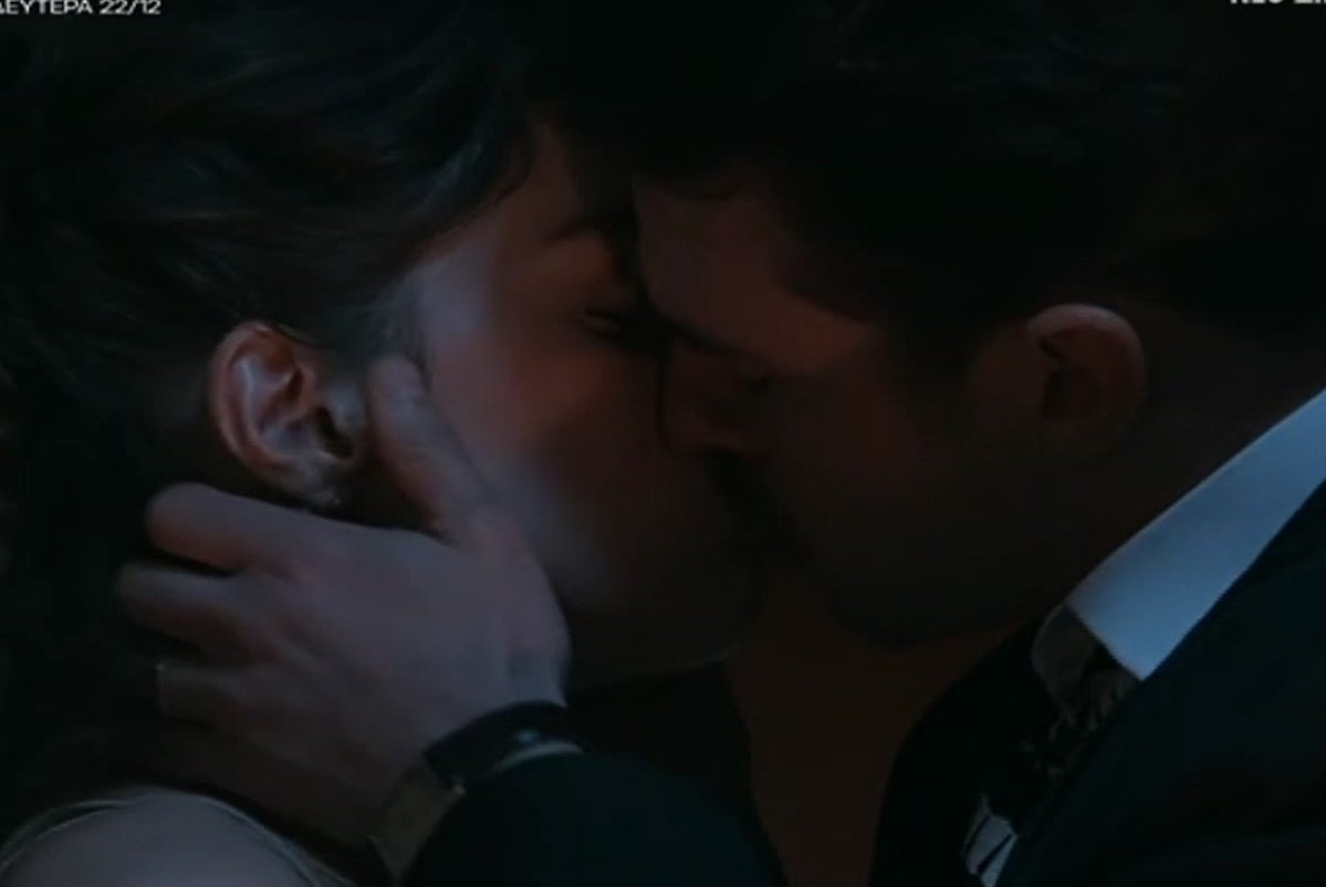 Grand Hotel – X: «Τόσο σου κράτησε ο ατελείωτος έρωτας; Ξετσίπωτη!»