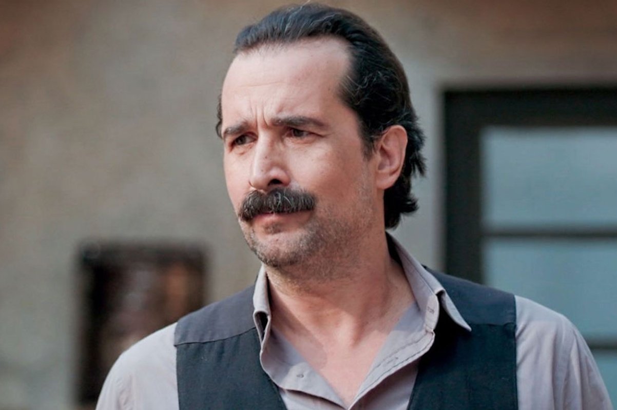 Grand Hotel spoiler: Ο Χαραλάμπης υποκύπτει στον πειρασμό της Μελίνας και οι τύψεις τον τσακίζουν!