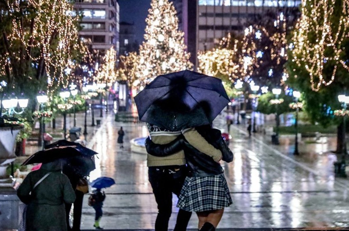 Καιρός: Χριστούγεννα με βροχές και λίγα χιόνια –  Τι καιρό θα κάνει παραμονή και ανήμερα