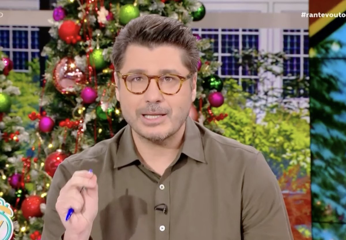 Λάμπρος Κωνσταντάρας: «Θα γίνει μια καταγγελία για σεξουαλική κακοποίηση και αφορά σε έναν γνωστό τραγουδιστή»