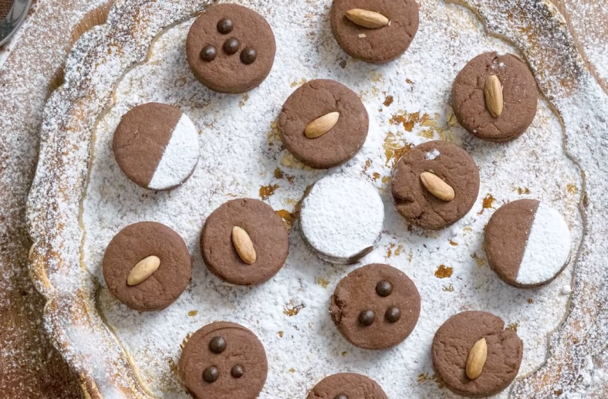 Σοκολατένιοι λαχταριστοί κουραμπιέδες της Αργυρώς Μπαρμπαρίγου!