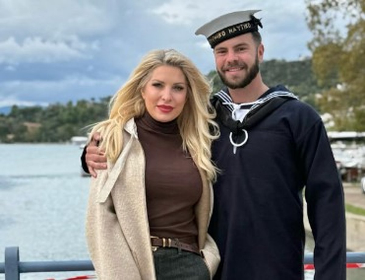 Ελένη Μενεγάκη: Mε τον Μάκη Παντζόπουλο και τον Γιάννη Λάτσιο στην ορκωμοσία του Άγγελου