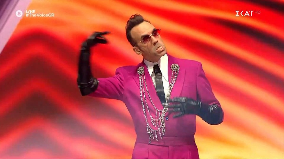 The Voice: Ξετρέλανε το Χ το εκκεντρικό ντύσιμο του Μουζουράκη – Όλοι αναρωτιούνται τι έχει ντυθεί