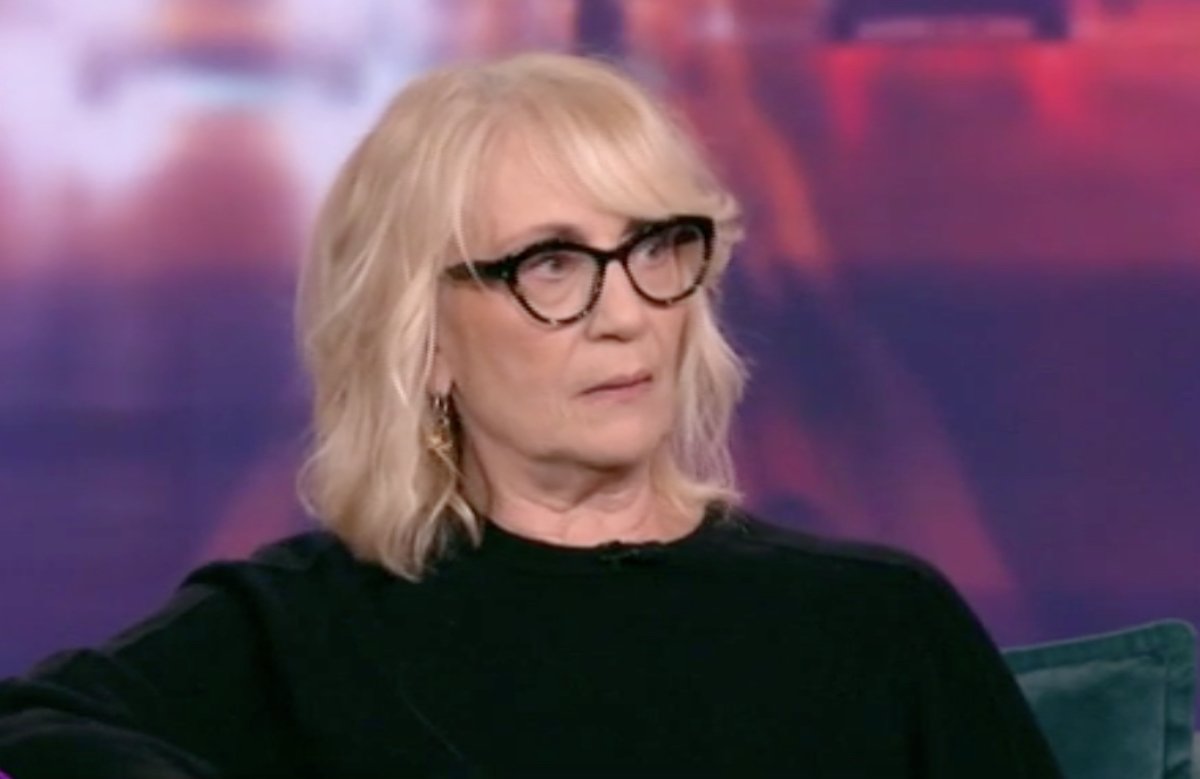 Θέμις Μπαζάκα: «Σε μεγάλες απώλειες, έκλαιγα, πενθούσα και προχωρούσα – Δεν είμαι κυνική…»