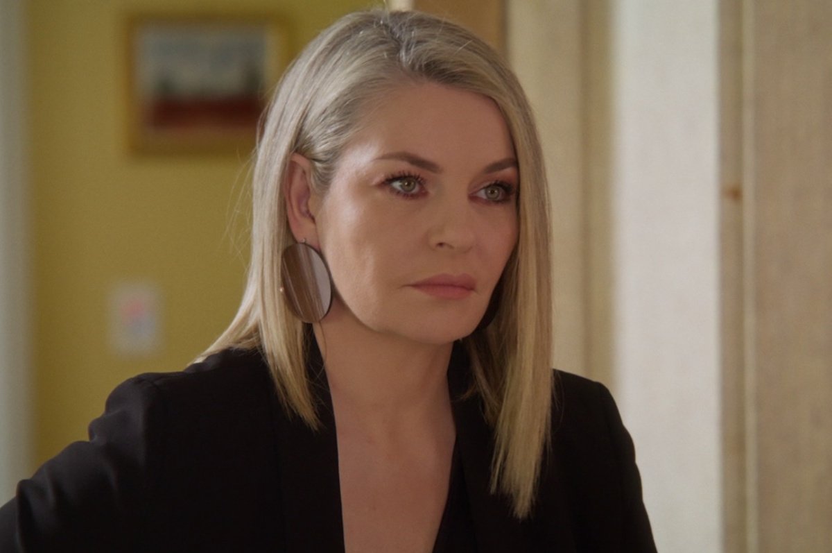 Να μ’ αγαπάς spoiler: Η Σοφία χάνει το παιχνίδι – Ο Θεόφιλος την πετά έξω