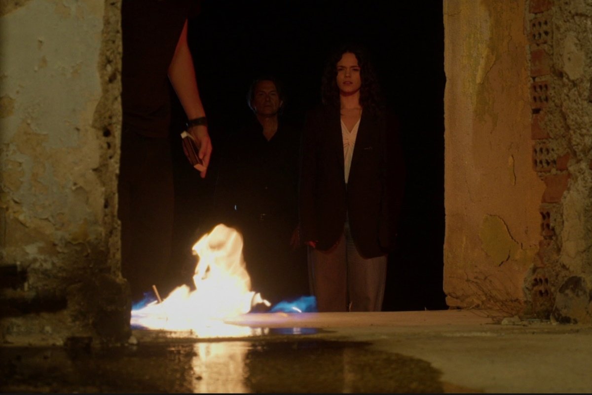 Να μ’ αγαπάς 4/12: Φωτεινή και Λευτέρης καίνε την αποθήκη των Καλλιγά