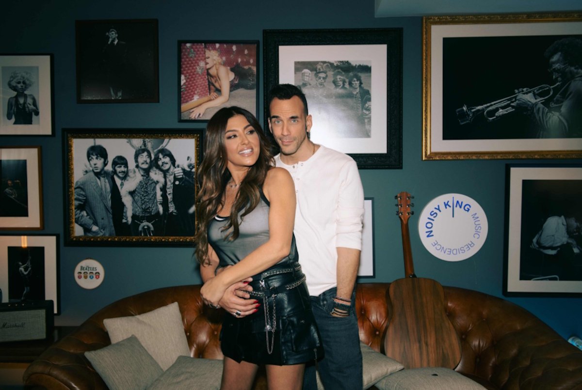 Έλενα Παπαρίζου & Πάνος Μουζουράκης: Ο «Έρωτας γράφεται» στο νέο ρομαντικό τους ντουέτο