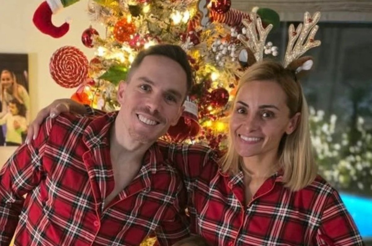 Λευτέρης Πετρούνιας – Βασιλική Μιλλούση: Οικογενειακά Χριστούγεννα με ασορτί πιτζάμες