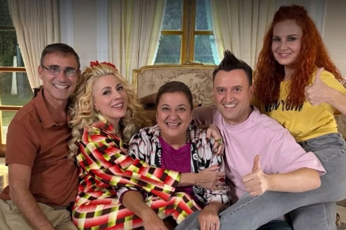 Στο Παρά Πέντε: Από το 2005 στο σήμερα – Η φωτογραφία που συγκινεί 20 χρόνια μετά