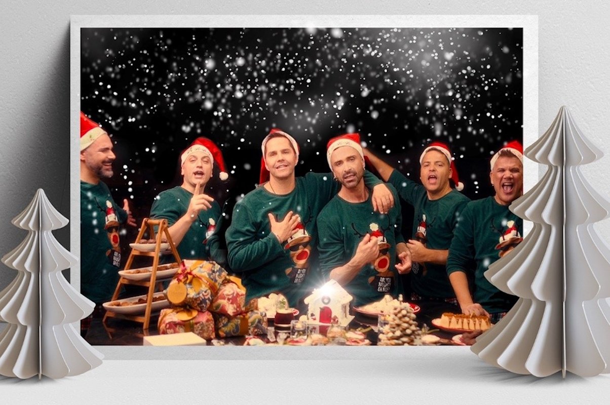 Ο Γιώργος Τσαλίκης μάς ανοίγει το σπίτι του και αφιερώνει «Χριστούγεννα Πρωτοχρονιά… Μια χαρά» με Χριστοφόρου και ONE