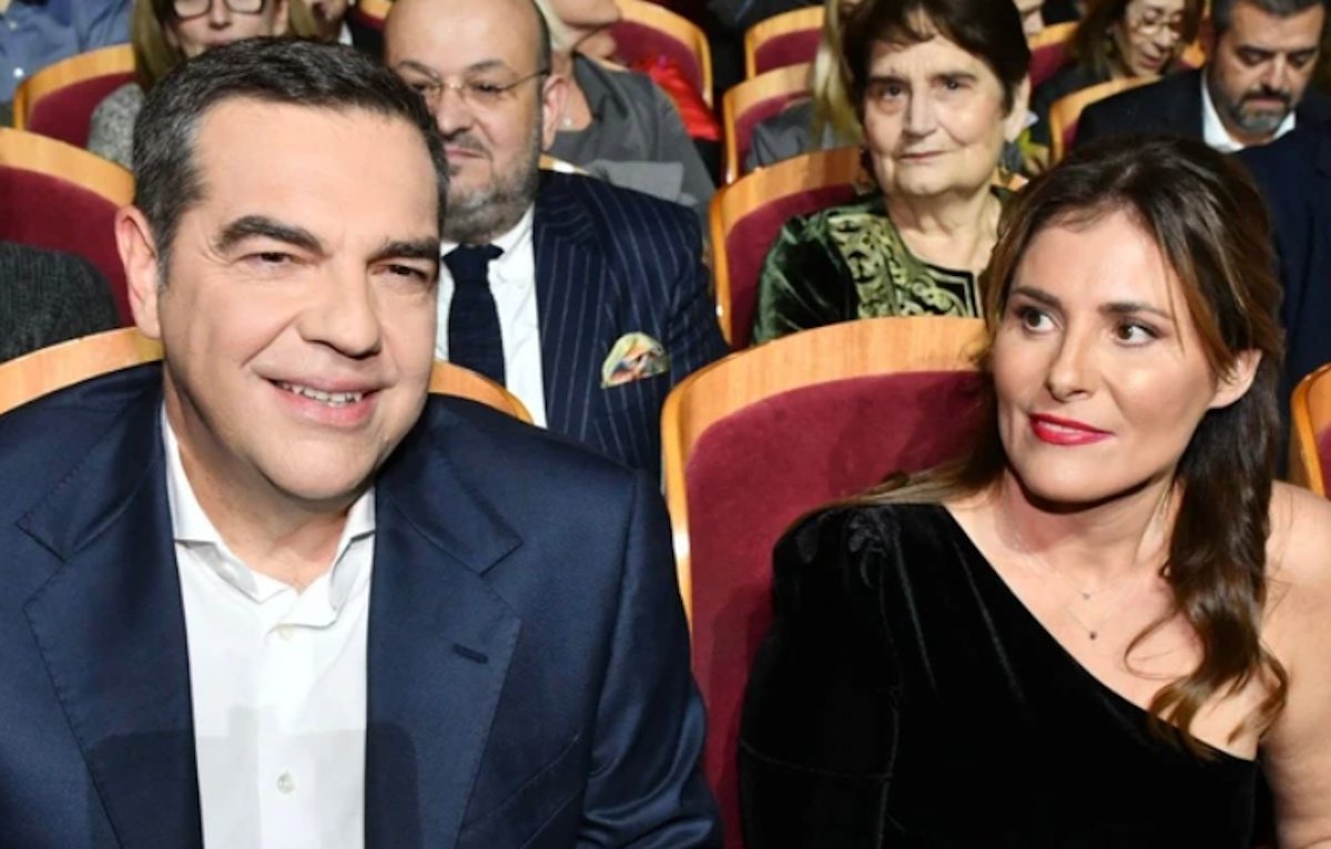 Τσίπρας – Ιθάκη: Κατάμεστη η αίθουσα στην παρουσίαση του νέου του βιβλίου