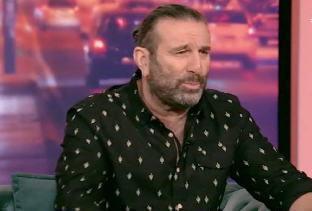 Ηλίας Βαλάσης: «Έζησα στο περιθώριο, βίωσα όλους αυτούς τους ρόλους – Υπήρξα ο πιο χαζός του κόσμου μέχρι…»