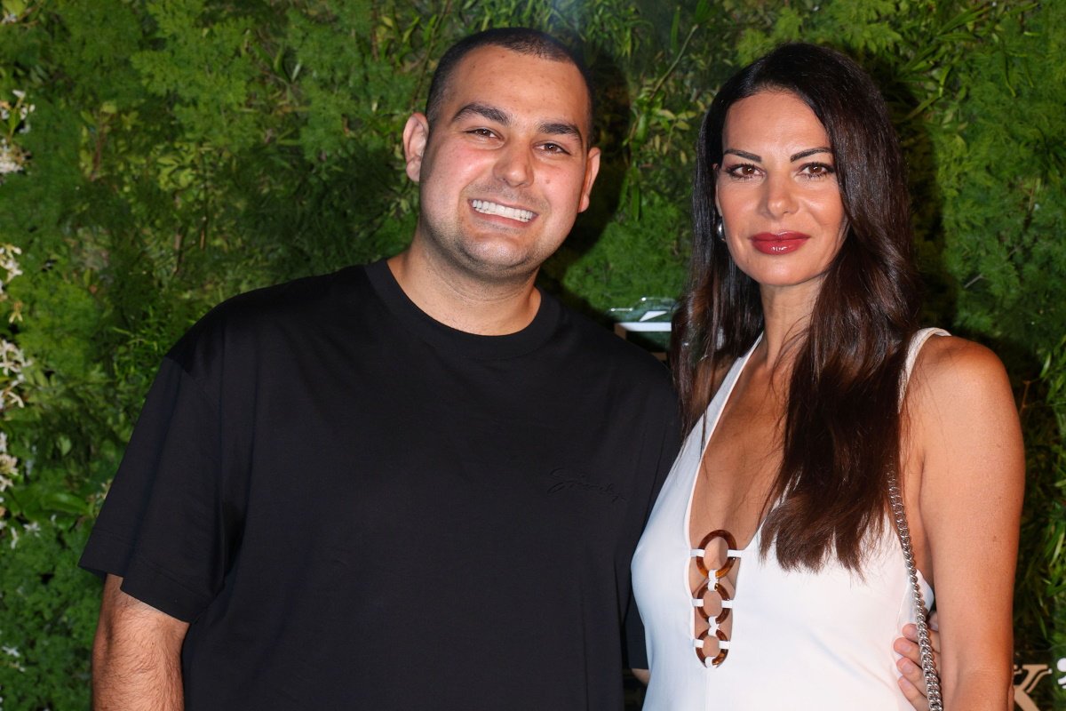 Εύη Βατίδου: Τα «έσπασε» με τα παιδιά της στα μπουζούκια την παραμονή των Χριστουγέννων