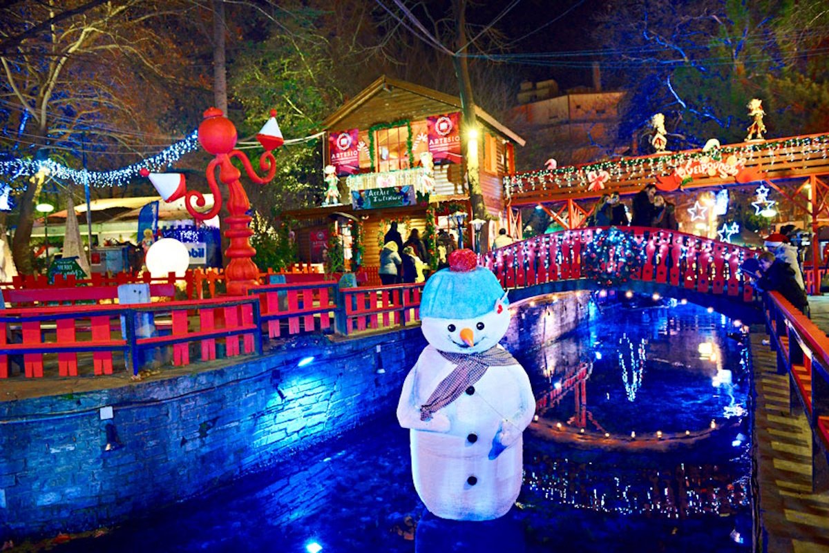 6+1 οικονομικοί προορισμοί για παραμυθένια Χριστούγεννα στην Ελλάδα