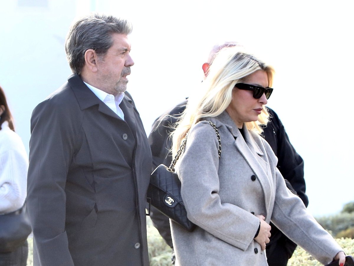 Κηδεία Γιώργου Παπαδάκη: Ελένη Μενεγάκη και Γιάννης Λάτσιος μαζί στο τελευταίο αντίο