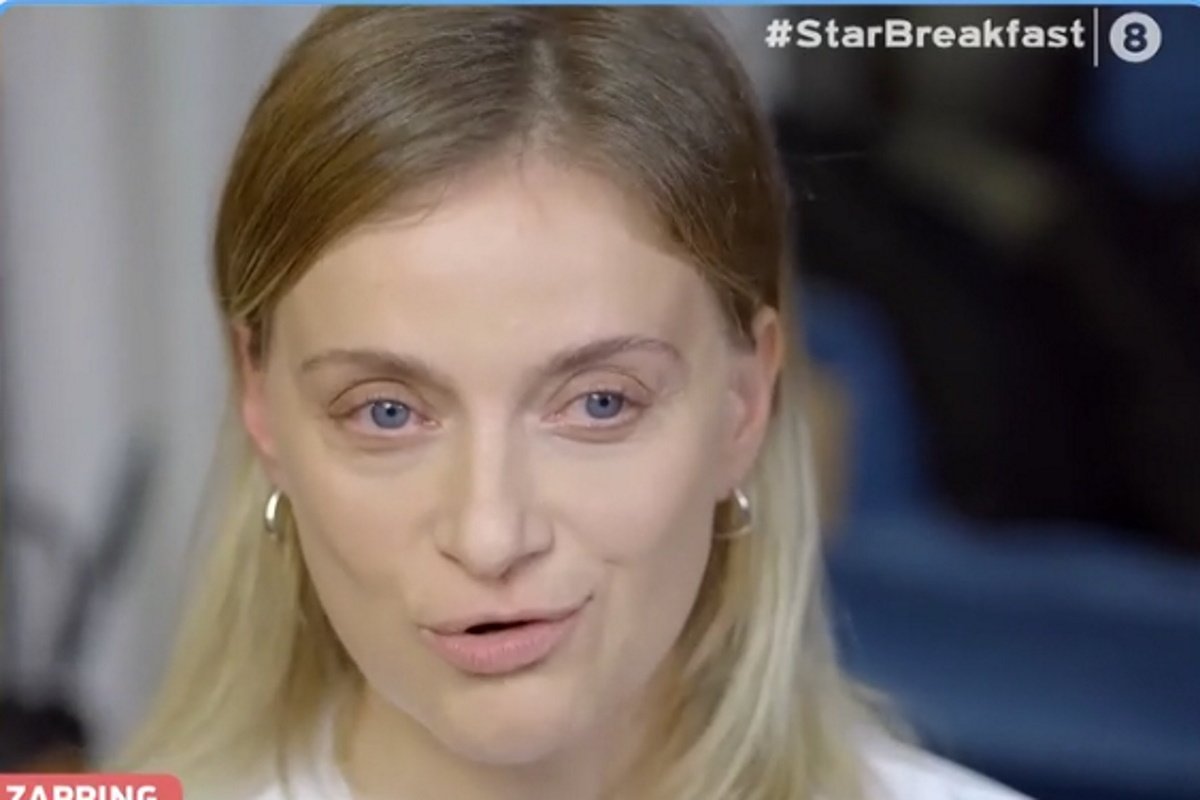 Λένα Δροσάκη: «Ακόμα παλεύω να βρω το γυναικείο μου κομμάτι – Η μαμά μου με είχε ρωτήσει αν είμαι γκέι»