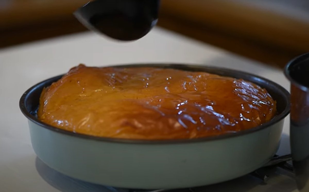 Συνταγή: Το απόλυτο γαλακτομπούρεκο από τον Δημήτρη Μακρυνιώτη