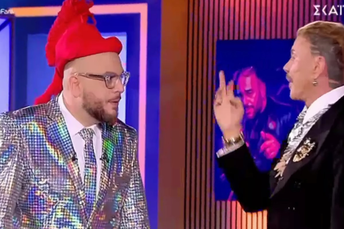 Λάκης Γαβαλάς: «Δίκασε» τον Λαμπρόπουλο – «Αυτό που φοράς είναι σαν αυτά που βάζουμε στο παρμπρίζ του “Datsun”»