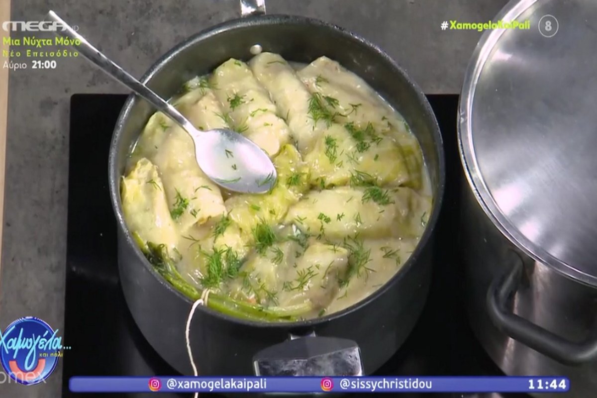 Ζουμεροί και πεντανόστιμοι λαχανοντολμάδες από την Αργυρώ Μπαρμπαρίγου