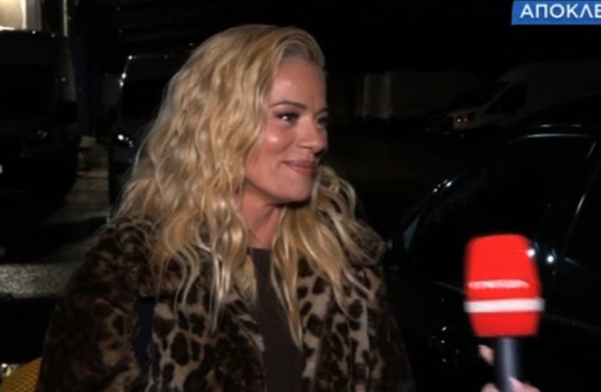 Ζέτα Μακρυπούλια για το επετειακό «Παρά Πέντε»: «Δεν άφησα καμία μπηχτή. Έπαιξα το κείμενό μου»