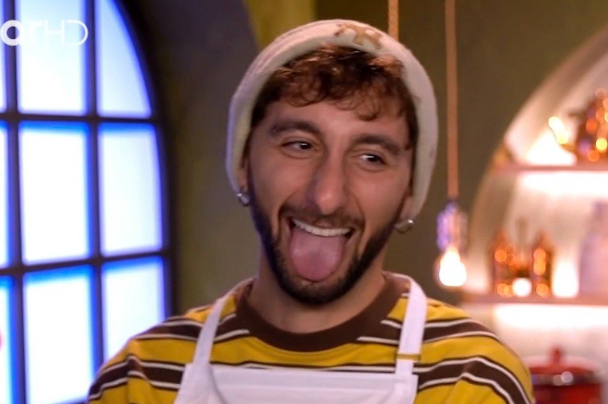 MasterChef: Τον κατσάδιασε το Χ – «Ξεκαβάλα, μια ωραία ντοματοσαλάτα έκανες για να έχεις υφάκι…»