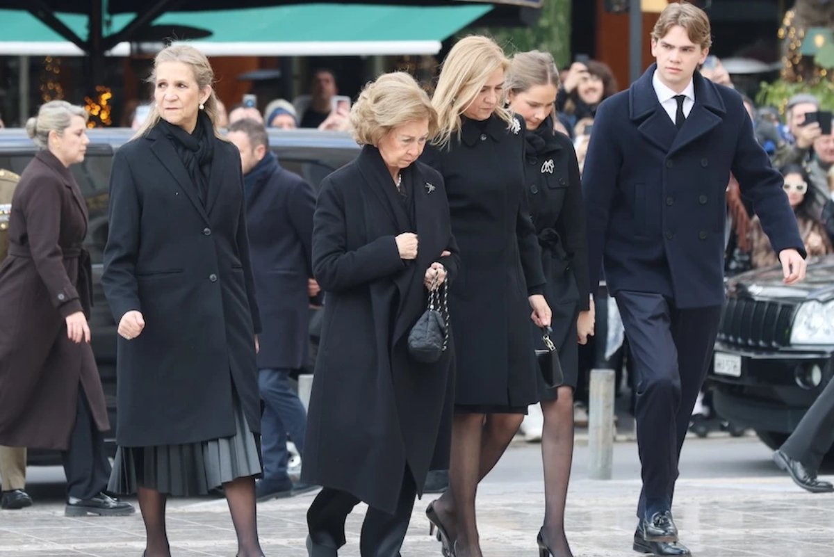 Πριγκίπισσα Ειρήνη: Πλήθος κόσμου στη Μητρόπολη Αθηνών για το τελευταίο «αντίο»