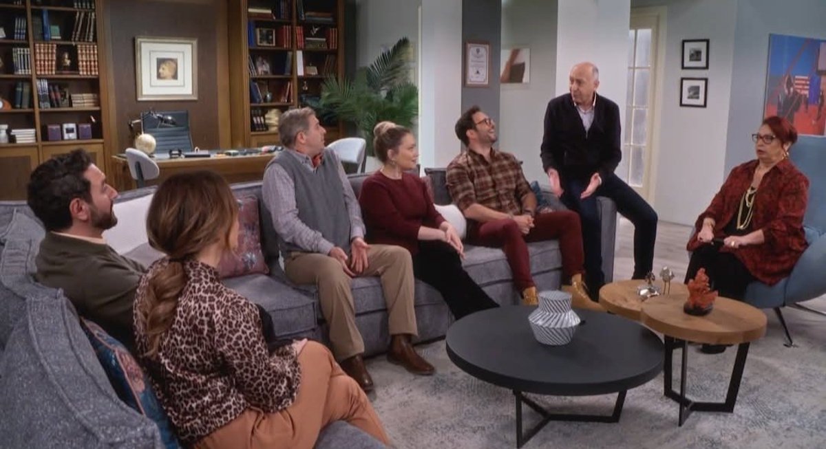 Το σόι σου: Σε ταραχή η Αλεξάνδρα με τον «αστροναύτη» Άρη και το Χ κυλιέται στα πατώματα – «Θα φύγεις μπουμπούκι και θα γυρίσεις με μασέλα»