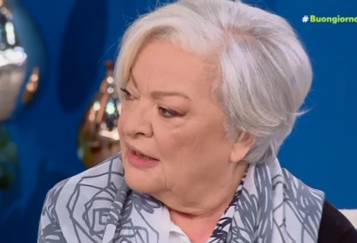 Τάνια Τσανακλίδου: Συγκίνησε με την ιστορία πίσω από το «Γερνάω μαμά» – «Πήγα στο μνήμα της μαμάς μου και το έβαλα να παίζει τέρμα»