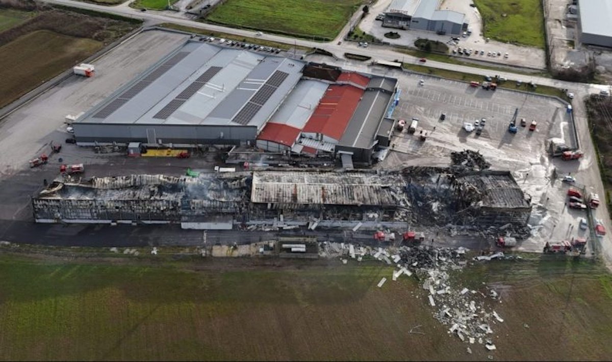 Βιολάντα: «Μύριζε επί μέρες» καταγγέλλουν οι εργαζόμενοι – Προπάνιο στο φρεάτιο του εργοστασίου