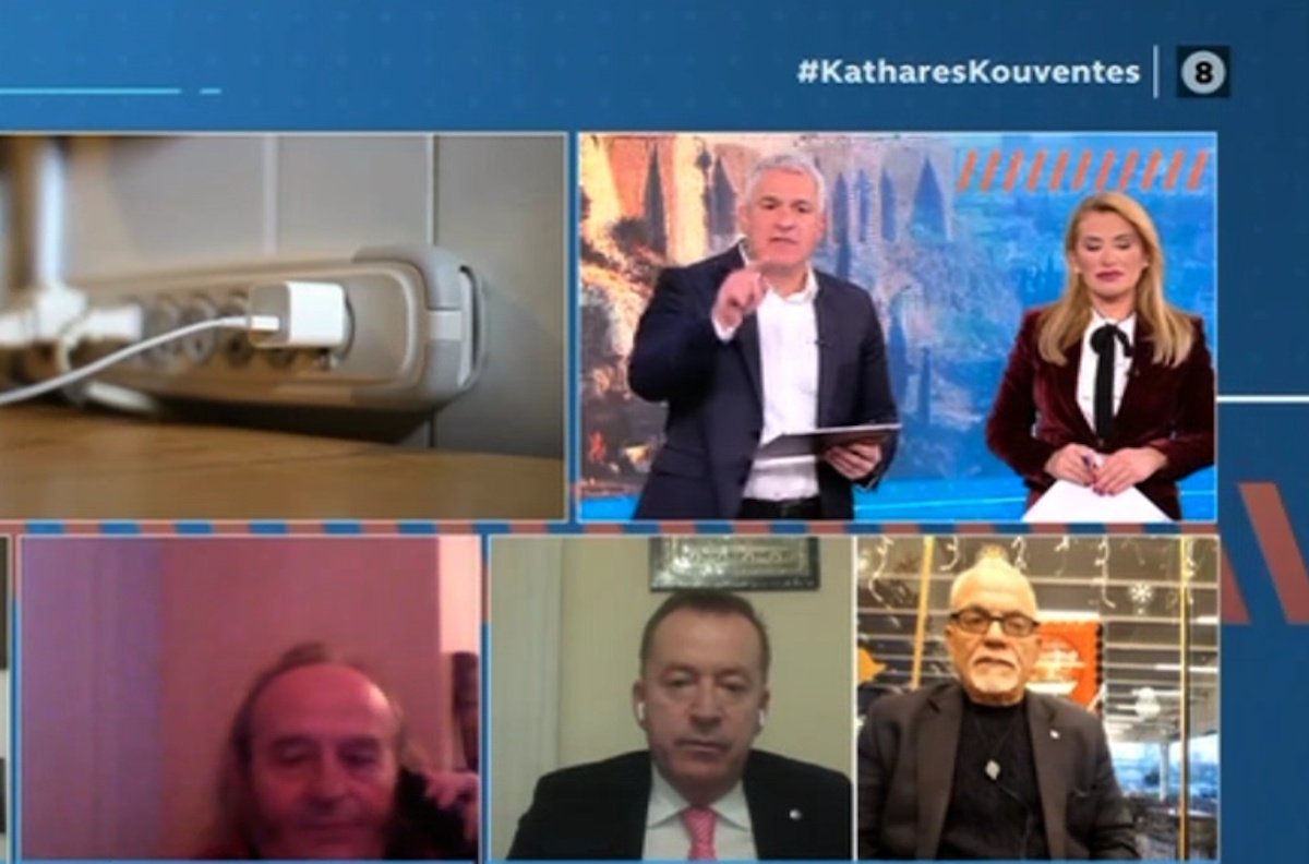 Σπύρος Χαριτάτος: «Είναι Πρωτοχρονιά και δεν μπορώ να ανοίξω το στόμα μου! Δεν φαντάζεσαι πόσο καταπιέζομαι σήμερα»