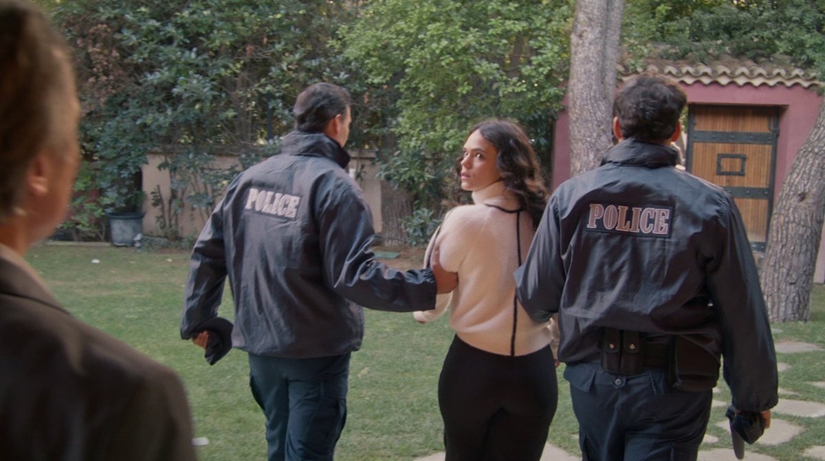 Να μ’ αγαπάς 20/1: Η Φωτεινή οδηγείται στο τμήμα ως ύποπτη για τον πυροβολισμό του Ορφέα