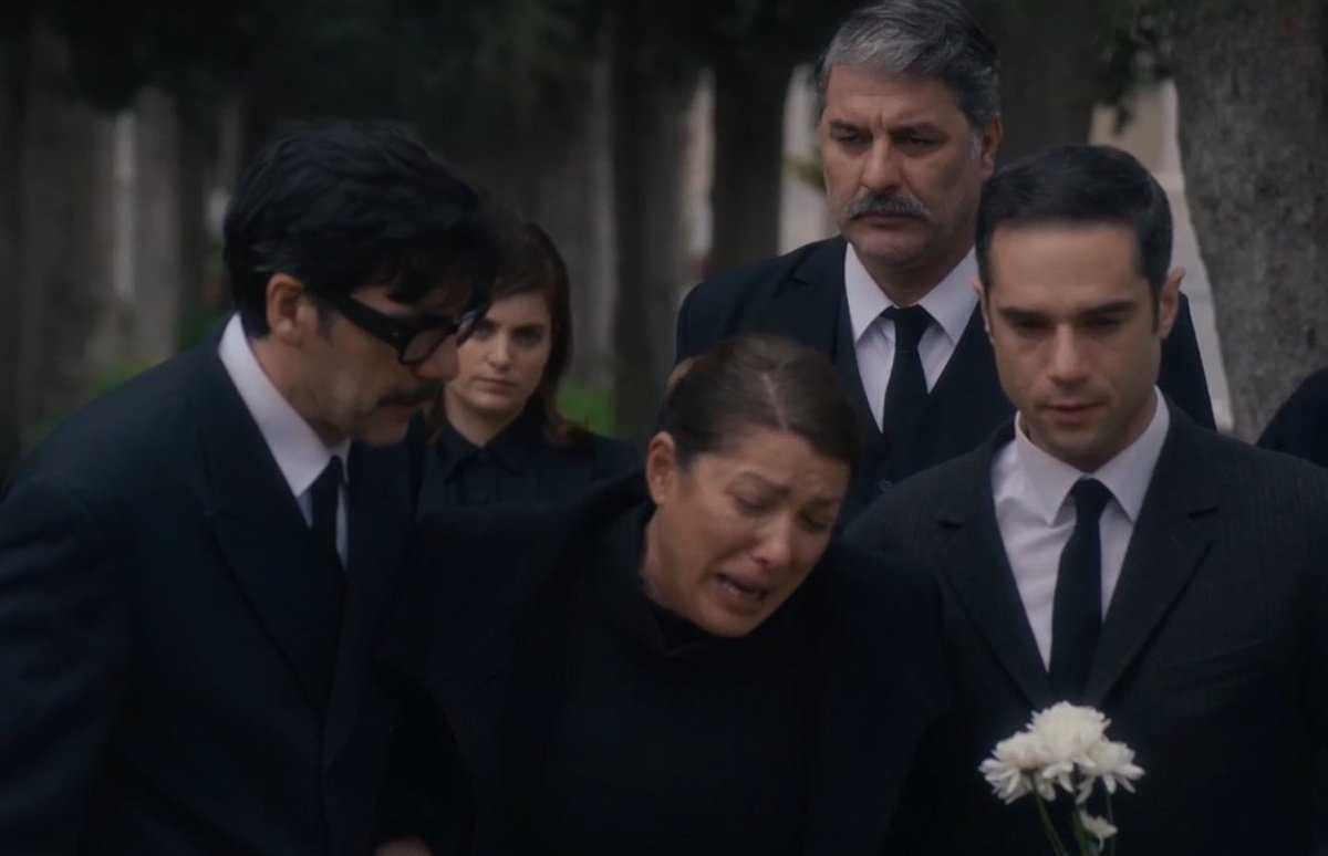 Porto Leone -X : Σπαραγμός στην κηδεία του Γρηγόρη – «Μαύρισε η ψυχή μας»