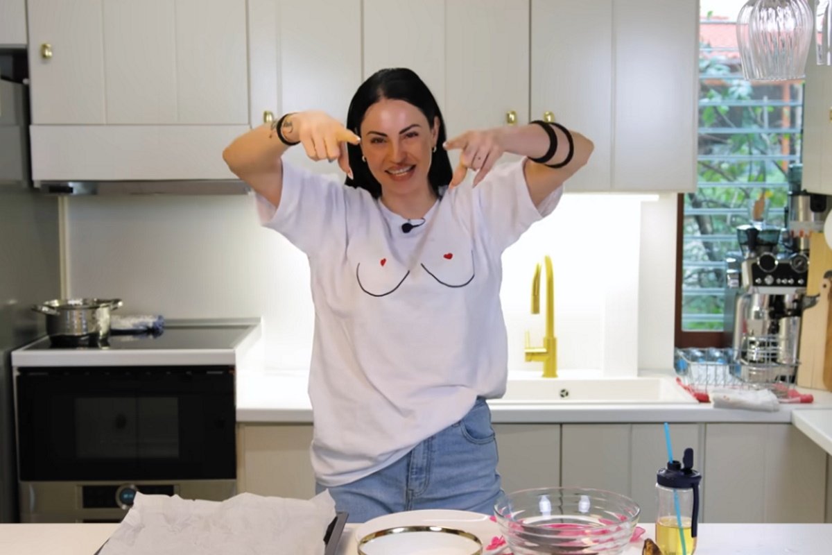 Νέος έρωτας για τη Δήμητρα Αλεξανδράκη: «Εκεί που λες “θέλω να μείνω μόνη μου”…»