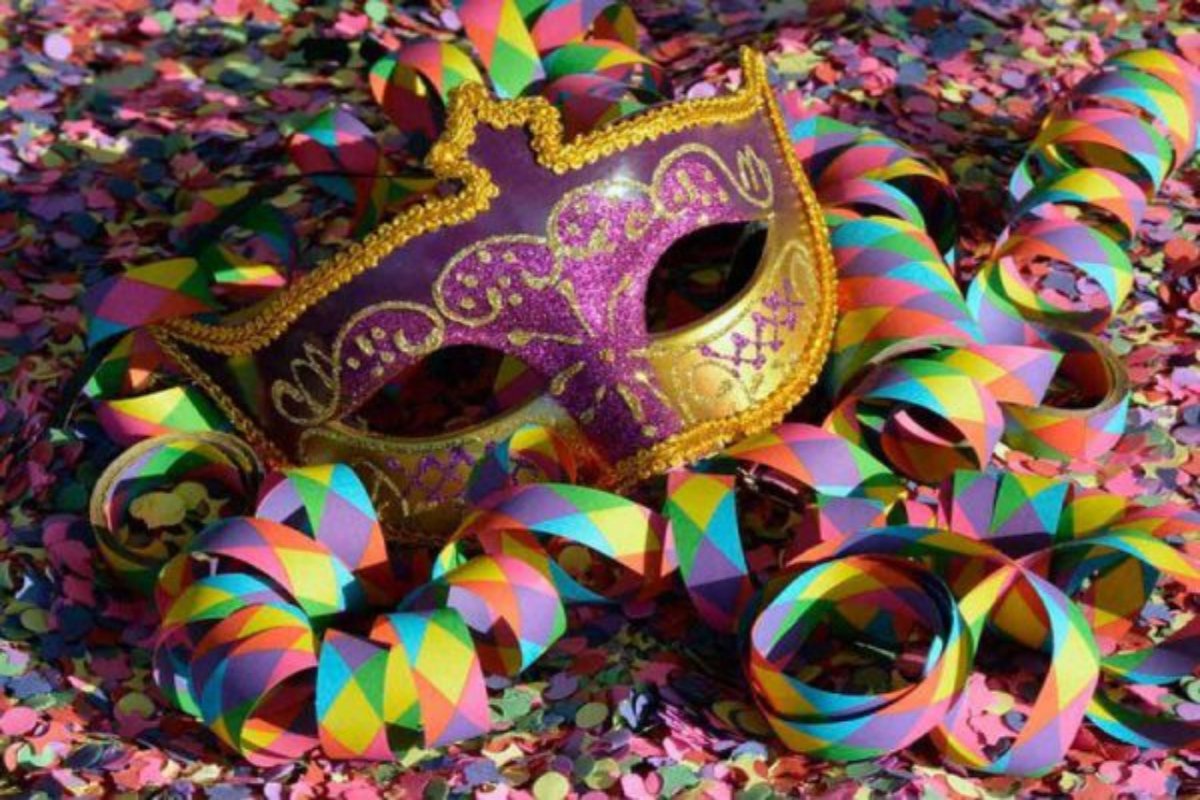 Απόκριες 2026: Το άνοιγμα του Τριωδίου, η Τσικνοπέμπτη και η Καθαρά Δευτέρα