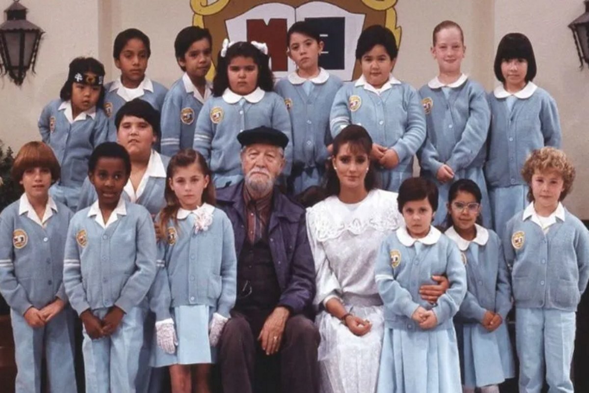 Carrusel: Η λατρεμένη δεσποινίς Σιμένα, η στρουμπουλή Λαουρίτα και το «αχ τι ρομαντικό», ο ερωτοχτυπημένος Σιρίλο και η ψηλομύτα Μαρία Χοακίνα!